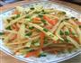 沙茶炒土豆胡萝卜丝的做法图解3