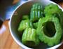 苦瓜黄豆排骨汤的做法图解3