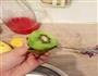 宝宝喜爱彩色水果棒冰的做法图解3