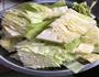 甘蓝炒肉的做法图解2