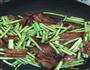 豇豆炒腊肉的做法图解8