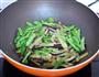 茄子干煸四季豆的做法图解6