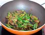 茄子干煸四季豆的做法图解7