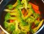 西兰花豆角炒肉的做法图解5