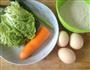 胡萝卜青菜鸡蛋饼的做法图解1