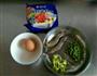 鲜虾菜豆鸡蛋面的做法图解1