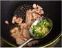 辣白菜炒五花肉的做法图解3