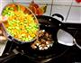 青豆炒腊肉的做法图解6