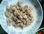 豆子炒肉的做法图解2