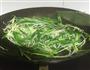 韭菜炒绿豆芽的做法图解3