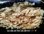韭菜炒豆腐皮的做法图解3