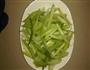 芹菜炒肉的做法图解1
