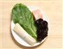 鸡肉小白菜木耳汤面条的做法图解1