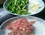 青椒炒肉的做法图解1