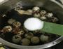 休闲美味-五香卤味鹌鹑蛋的做法图解3