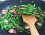 蒜苔炒腊肉的做法图解6