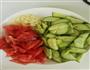 西红柿炒黄瓜的做法图解1