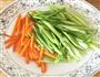 西芹胡萝卜炒虾仁的做法图解3