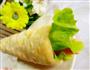 鸡蛋灌饼,卷上嫩绿的生菜,火腿肠,好吃不用说的做法步骤21