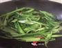 清炒凤尾的做法步骤3