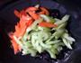 西芹核桃炒木耳的做法图解4