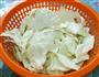 冰镇手撕酸辣包菜的做法图解1