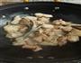 土豆粉条炖鸡块的做法图解1
