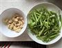 腰果炒芹菜-简单快速家常菜的做法图解1