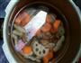 排骨胡萝卜莲藕汤的做法图解3