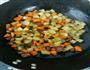 炒莴笋丁的做法图解2