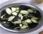 肉末茄子的做法图解1
