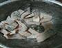 酸菜豆瓣鱼的做法图解1