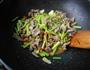 芹菜炒牛肉 的做法图解8