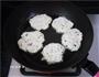 葱香菜肉煎饼的做法图解7