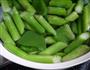 清脆的炒芦笋的做法图解3