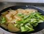 土豆片炒辣椒的做法图解6