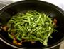 豆角炒肉的做法图解7