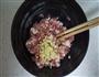 养生和美味兼得的香菜豆腐肉饼的做法图解1