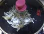白菜豆腐小鱼汤的做法图解3