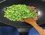 太太乐鲜鸡汁肉末毛豆的做法图解5