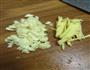 芹菜炒牛肉的做法图解1