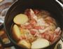 腌渍猪肉烧土豆的做法图解4