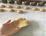 蔓越莓黑芝麻绿豆蓉月饼的做法图解17