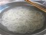 牛肉炒米线的做法图解1