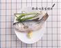 玉米排骨汤+清蒸鲈鱼+杂粮米饭的做法图解2