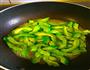 苦瓜炒蛋的做法图解3
