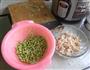 毛豆炒鸡软骨的做法图解2