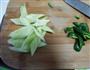 黄瓜炒鱿鱼花的做法图解1