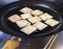 豆腐鸡腿菇炒大蒜苗的做法图解1