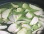 青瓜芝士鲜虾鸡腿菇意面的做法图解6